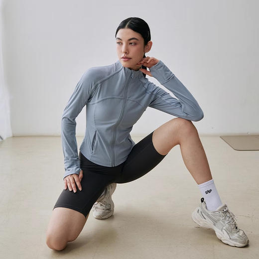 跃牌【轻匀系列】户外瑜伽裤女夏裸感骑行裤速干提臀健身高腰运动五分裤WK1260 商品图3