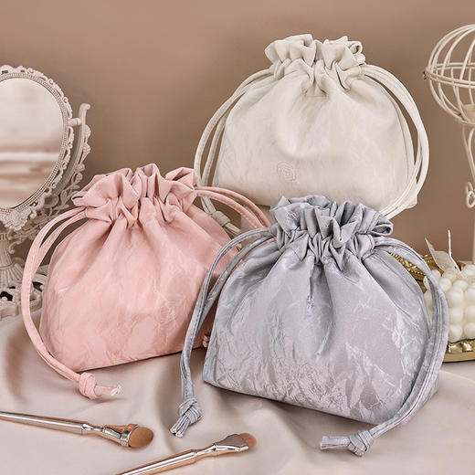 【法式高颜值经典收纳包】随身流沙ins新款 化妆品大容量束口便携懒人包 国庆出行好物 商品图0