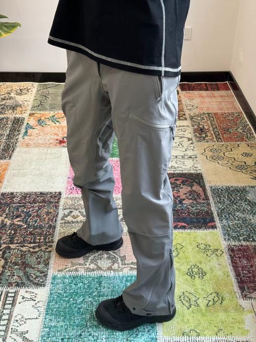 点此购买 始祖鸟春秋季雪线系列男士内里压胶软壳长裤 cp 314497 商品图5