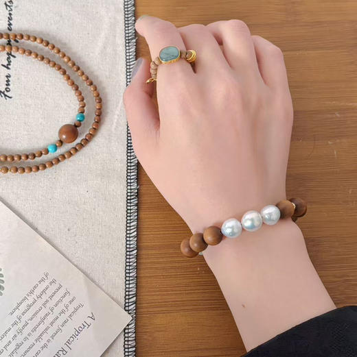 甄珠贝 印度老山檀（直径1cm）+巴洛克ji光珍珠 9-10mm 养心手串 甜甜暖暖的治愈系 进口14k包金隔珠 商品图4