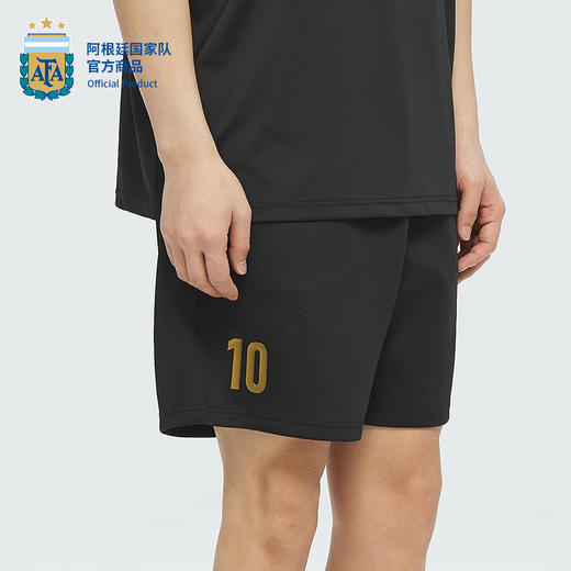 【官方正版】阿根廷国家队 | 夏季黑色休闲运动抽绳短裤足球球迷三星队徽金色数字印花百搭宽松梅西 商品图2
