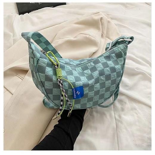 「四款配色！加厚面料」包包女新款休闲帆布包 大容量斜挎饺子包高级感小众腰包箱包 商品图1