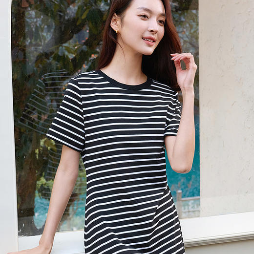 玳莎黑白条纹连衣裙2025夏季新款宽松显瘦休闲百搭短袖圆领中长裙  FB35101 商品图3