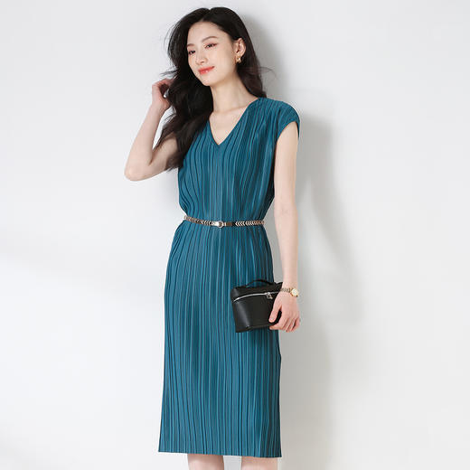 丁摩 冷淡风高级感法式茶歇高端气质V领三宅褶皱连衣裙2136 商品图0