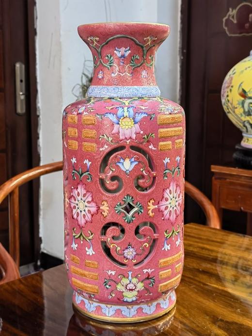 胭脂红扒花转心八卦瓶 商品图0