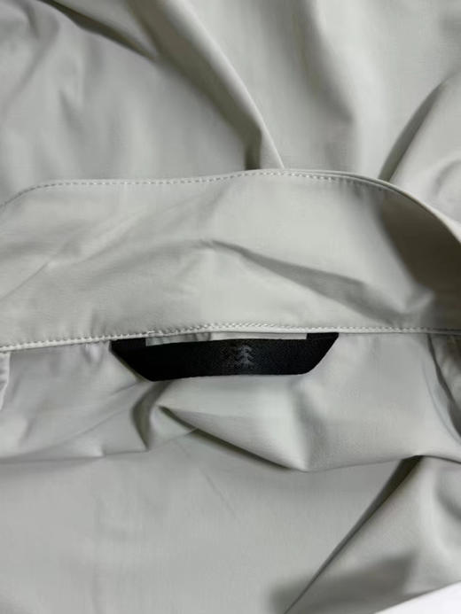 原单正品 KOLON SPORT可隆户外休闲衣男防晒防泼水露营防风立领夹克皮肤衣
两个色， M-XXL
男士弹力皮肤衣 防风防泼水 放溅
原价1000➕ 商品图5