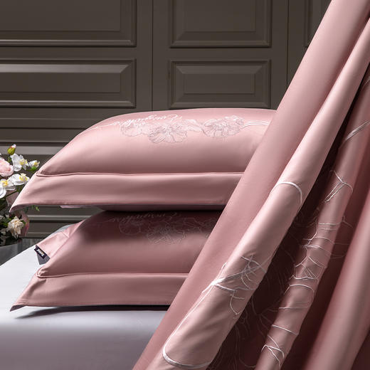 多喜爱 100S云锦缎四件套·花知梦 【100支缎纹匹马棉】【精美刺绣 】【礼盒包装】【宽边工艺】【专利床单】 柔润丝光  A类标准 商品图1