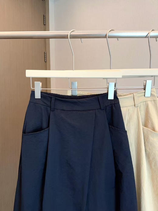 外贸原单春夏3D折纸裙
材质100%聚酯纤维
颜色：卡其色杏色黑藏青
尺码S-XL 商品图1