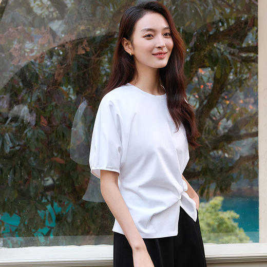 玳莎扭结设计感连肩中袖T恤女2025年夏季新款下摆开衩圆领上衣  FB32201 商品图2