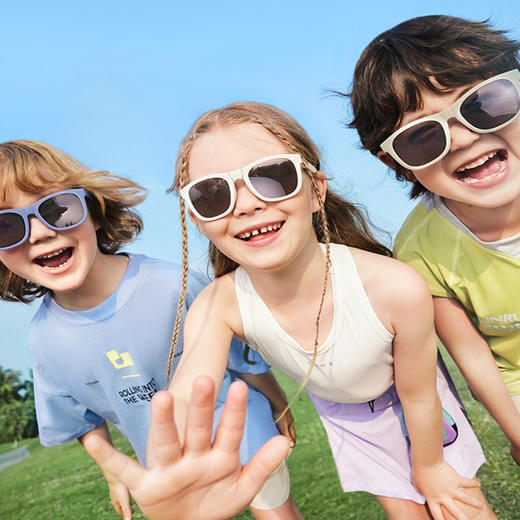 【酷酷哒！配送收纳盒】3-10岁男女童可折叠太阳眼镜，实力防晒，轻松佩戴，清晰视野。防晒无惧阳光。折叠设计独特，孩子戴上，好玩又带劲。户外敢于迎接夏天的挑战！ 商品图6