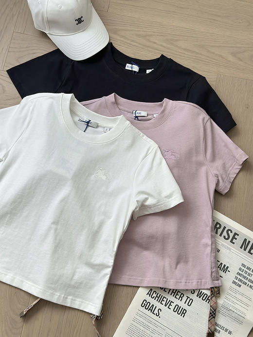 现货 THS-限时 B家 佳节设计棉质ㄒ恤 下摆褶饰织带 2色 BH2579 商品图4