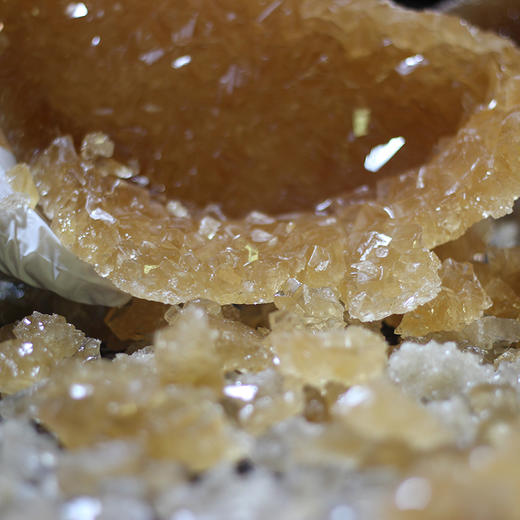 云南【非遗老冰糖】甜而不腻，非遗传承手艺400年，经甘糖溶解、除杂、清汁、蒸发、浓缩后自然结晶7天秘制而成，整个生产周期10天！ 商品图5