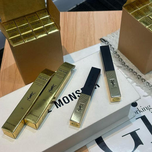 正品外贸仓回货亏本清仓不退换～正装2.2g YSL杨树林浮雕小金条口红21 34

【回货240支｜到期27年2🈷️1日】

亏本清货不退换 商品图1