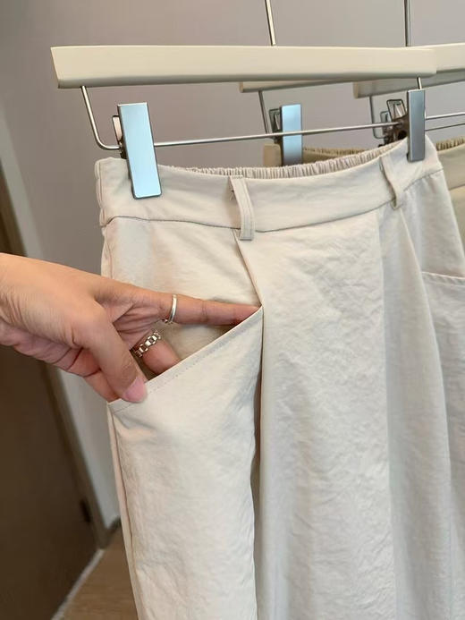 外贸原单春夏3D折纸裙
材质100%聚酯纤维
颜色：卡其色杏色黑藏青
尺码S-XL 商品图6