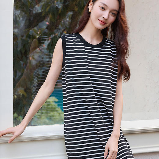 玳莎黑白条纹圆领无袖连衣裙2025新款夏季百搭直筒弹力针织背心裙  FB35001 商品图3