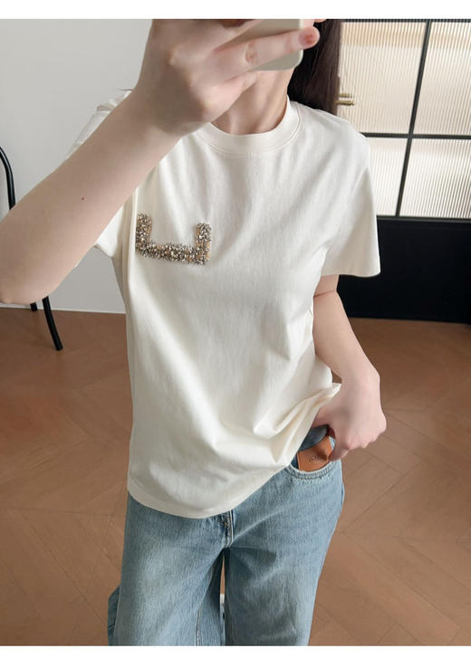 全手工络花钻饰棉质短袖T恤 重新定义基础款美学 经典款百搭实用 精裁镶边圆领 100%棉 全手工络花工艺呈现U型钻饰 包容万象的松弛美学 宽松版型 商品图2