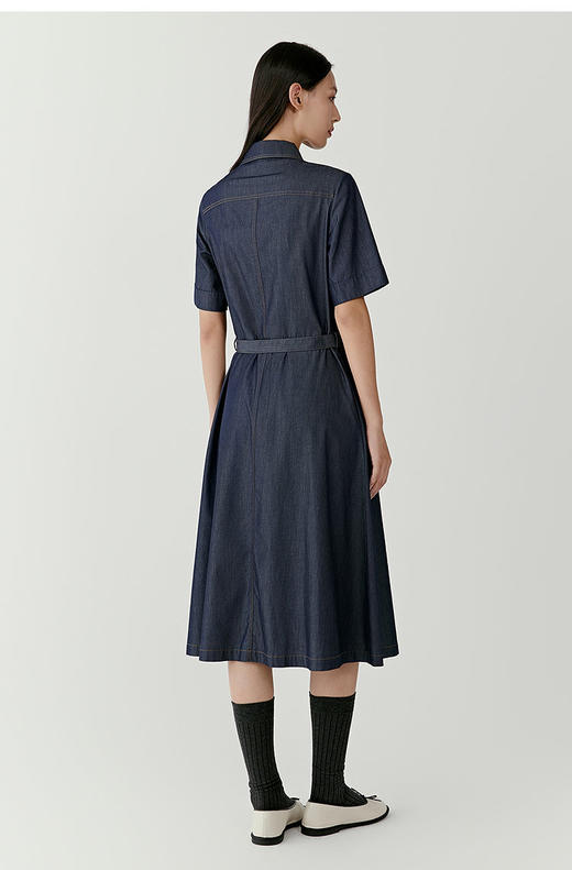棉弹轻薄中长牛仔连衣裙 靛蓝牛仔裙 解锁夏日氛围感密码 X型收腰设计 超薄牛仔面料 裙摆内工字褶设计 刚柔并济的轮廓美学 商品图2