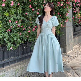 西遇法式掐腰连衣裙女夏季新款a字度假风蓝色泡泡袖长裙SS050486