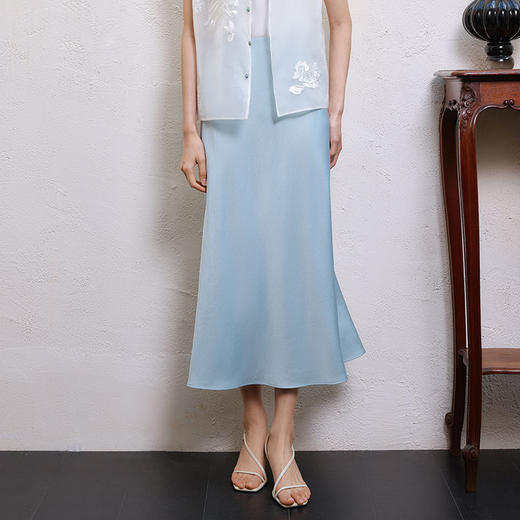 玳莎醋酸缎面半身裙女2025年夏季新款垂顺显瘦松紧腰中长款鱼尾裙  FB34301 商品图2