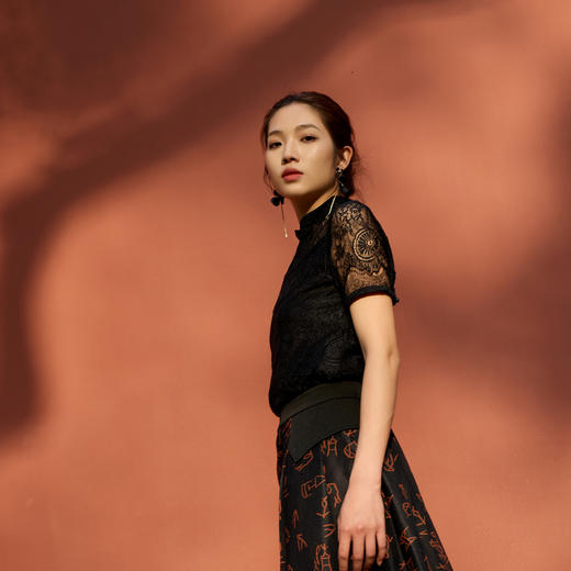 【伯妮斯茵】2T6951--黑色T恤--音乐的花谱--《智慧之光--波斯艺术》 商品图1