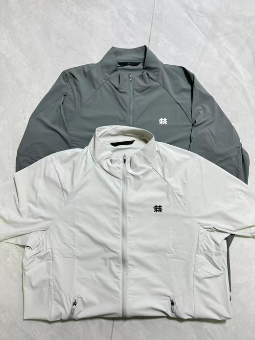 原单正品 KOLON SPORT可隆户外休闲衣男防晒防泼水露营防风立领夹克皮肤衣
两个色， M-XXL
男士弹力皮肤衣 防风防泼水 放溅
原价1000➕ 商品图3