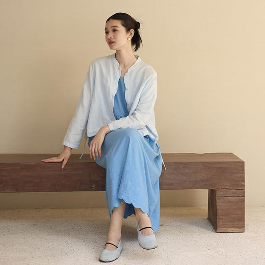 绽放191朵/【宋瓷系列】汉麻棉提花设计感衬衫陶瓷扣点缀开襟小衫 商品图1
