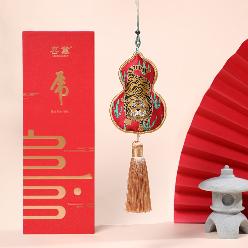 《萌虎下山》香包 东方花香