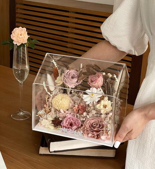 四季花盒永生花（20.5x16x18cm）开窗白色手提袋（暂存） 商品图0