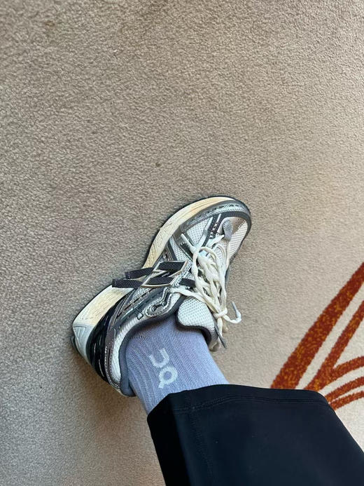 原单正品昂跑情侣款 中筒袜！材质棉➕锦纶➕氨纶，弹力大。均码36-45。
请可以无条件相信昂跑，很多跑马拉松都会选择昂跑，闭眼囤吧各位
五个色，一卡三双
原价220一卡，现特价99两卡六双包邮 商品图12