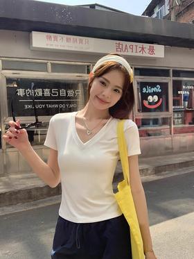 69元2件多巴胺V领正肩短袖 女夏季t恤短款修身显瘦别致百搭上衣