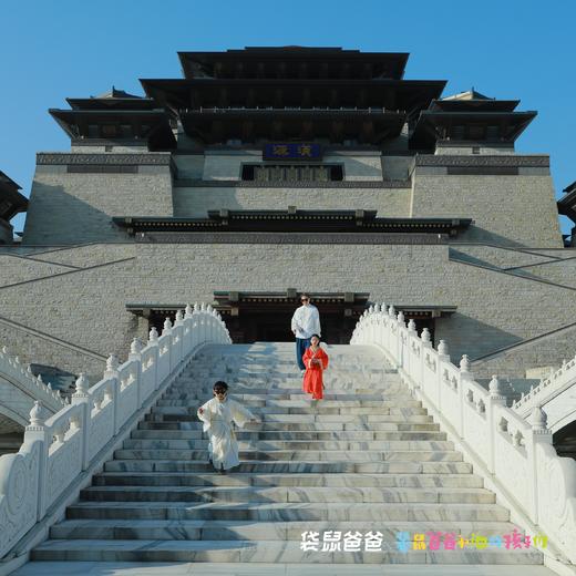 【袋鼠爸爸去哪儿丨汉中兴汉文化精品客栈】距汉中高铁站仅5分钟，兴汉胜境汉文化旅游度假区自营客栈，套餐含早餐+兴汉胜境景区单日门票2张，部分套餐含《汉颂》演出单次票2张 商品图1