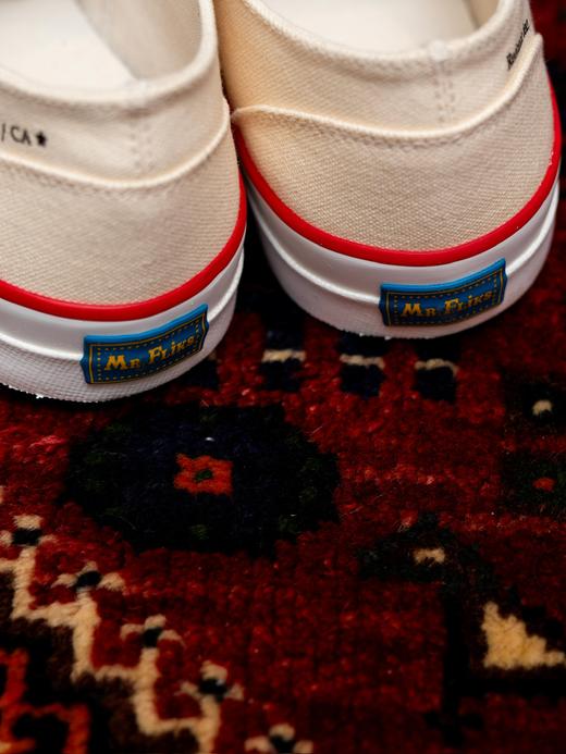 Fliks 红边白色帆布鞋 商品图9