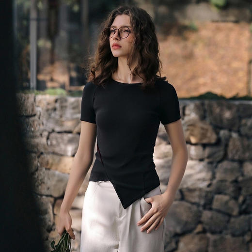 OLrain欧芮儿黑色不规则显瘦T恤女夏季2025年新款圆领小个子上衣 商品图2