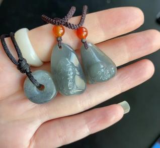 JS（小白）和田玉青花籽料项链 商品图0