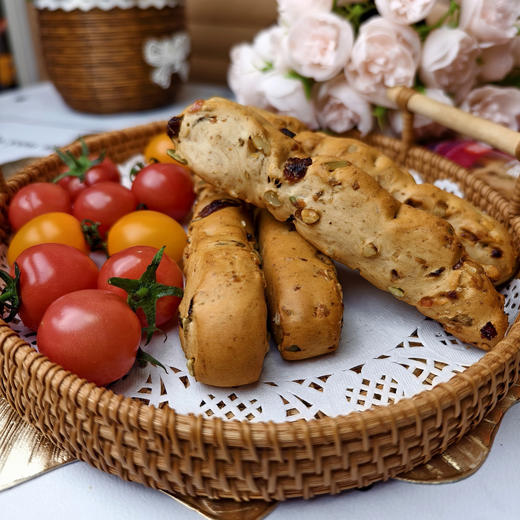 亩育万物 新疆坚果蜂蜜面包棒800g/箱 一箱20条 甄选新疆好原料，无油工艺，现烤现发，独立小包装 商品图1