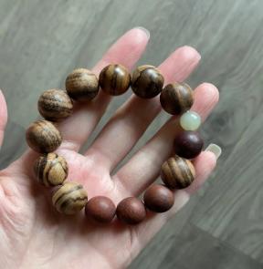 JS（小白）花奇楠手串（和田、南红） 商品图0