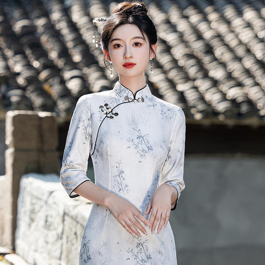 2025春季中国风牛奶丝提花长款水墨竹叶旗袍MLS6976 商品图3