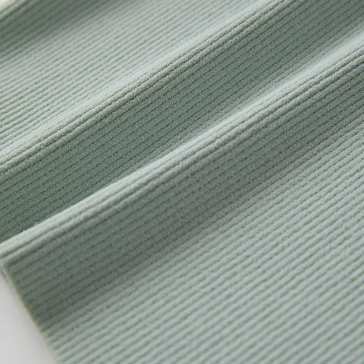 ROMI STUDIO“随手穿”系列法式圆领修身细坑条灰绿色吊带背心M3714 商品图7