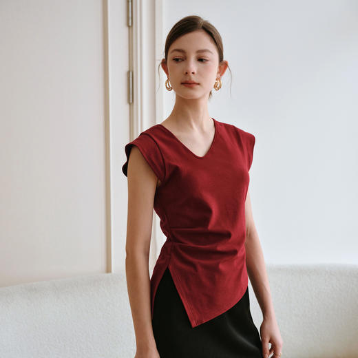 OLrain欧芮儿红色设计感V领T恤女夏季2025年新款修身显瘦套头上衣 商品图6