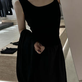 洛诗琳20923夏季新款设计感不规则时尚蚕丝混纺吊带背心女5259