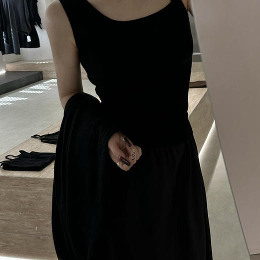 洛诗琳20923夏季新款设计感不规则时尚蚕丝混纺吊带背心女5259 商品图0