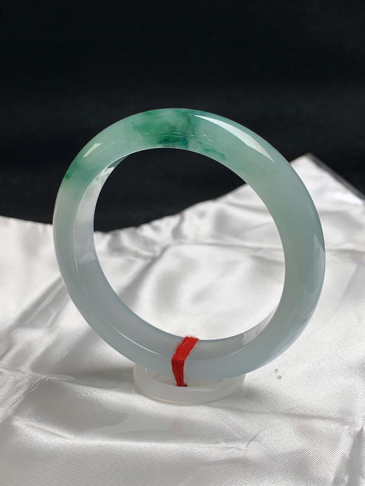 612637，49.8圈口，冰飘花正圈平安镯，淡晴底色飘绿花，种老水足，冰透有光 商品图2