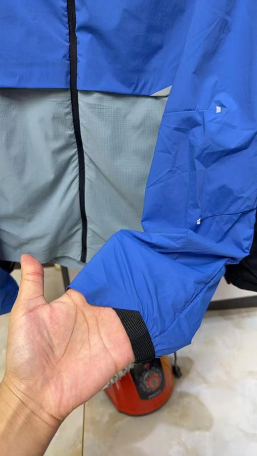 原单正品昂跑夏季防晒透气皮肤衣，超薄材料，防止温差，随手收纳，超实用便捷，
三个色，尺码S-XXL
原价1690 商品图2