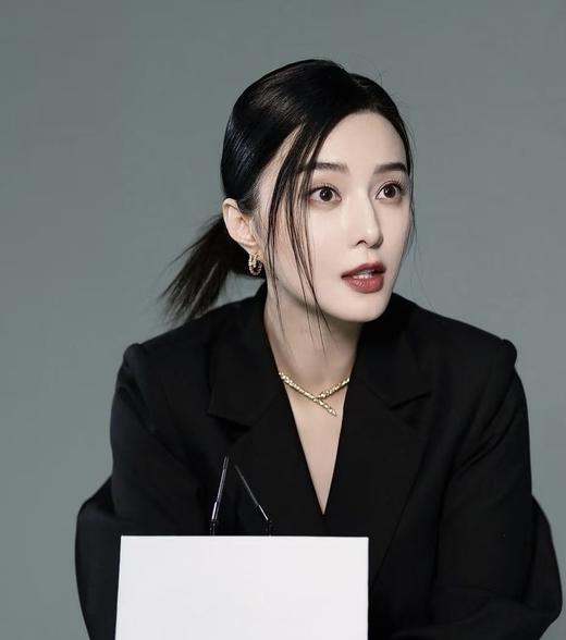 年后发！2025蛇年戴灵蛇❗️刘亦菲、赵露思明星同款【宝格丽同款灵蛇系列首饰合集】项链/耳钉/戒指都有🔥寓意从年头“赚”到“尾”👍满钻/半钻/头尾钻，细节精致 ✅手镶一级钻， 贵气十足！ 商品图4