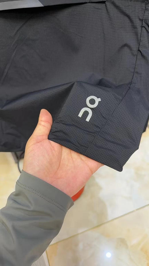 原单正品昂跑夏季防晒透气皮肤衣，超薄材料，防止温差，随手收纳，超实用便捷，
三个色，尺码S-XXL
原价1690 商品图13