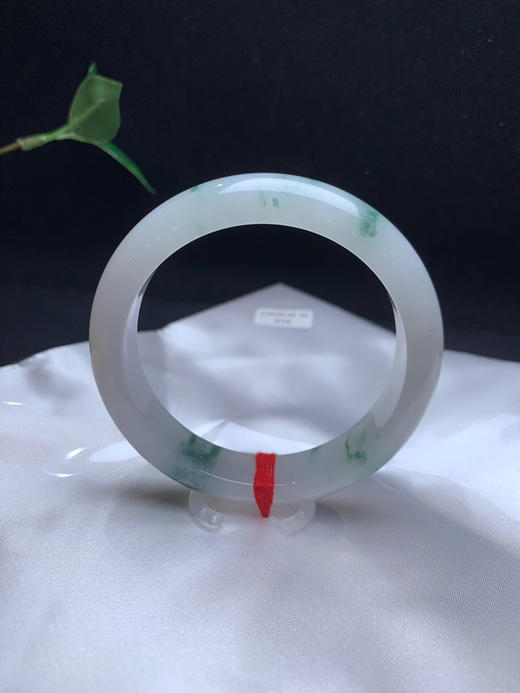 612631，57.5糯冰飘花手镯，干干净净的白底，飘清新淡雅的蓝花 商品图0