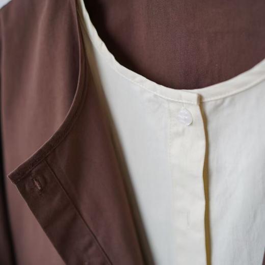 LONGVFAIR·美德拉假两件拼接法式衬衫，经典白与温暖咖融合、仿佛秋日拿铁【3-5天发货】 商品图4