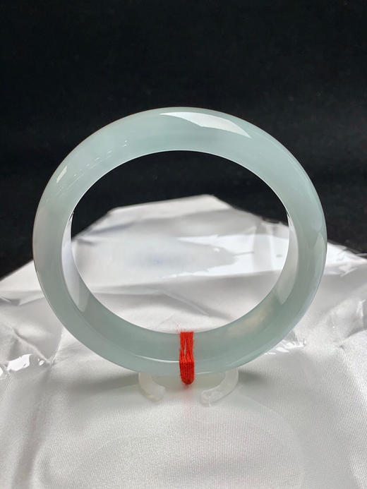 612639，59圈口，冰晴正圈平安镯，晴蓝底色，色泽纯净，条形厚装，冰透起光 商品图3