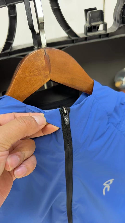 原单正品昂跑夏季防晒透气皮肤衣，超薄材料，防止温差，随手收纳，超实用便捷，
三个色，尺码S-XXL
原价1690 商品图1