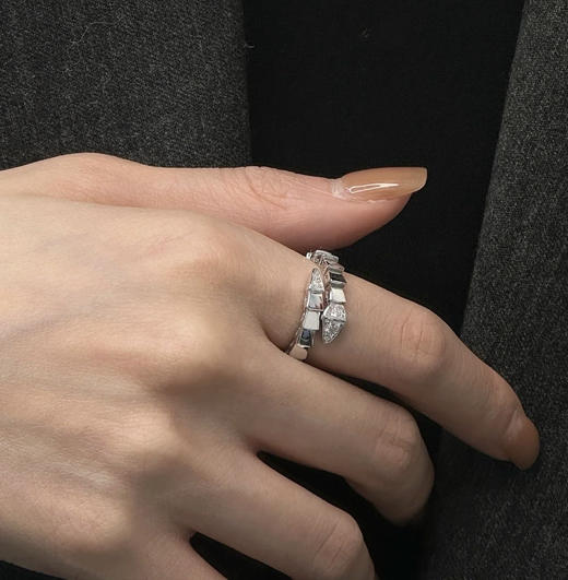 年后发！2025蛇年戴灵蛇❗️刘亦菲、赵露思明星同款【宝格丽同款灵蛇系列首饰合集】项链/耳钉/戒指都有🔥寓意从年头“赚”到“尾”👍满钻/半钻/头尾钻，细节精致 ✅手镶一级钻， 贵气十足！ 商品图8